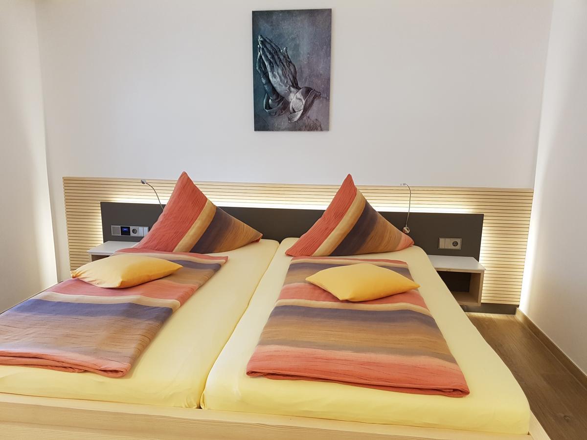 Hotel Garni Jaegerhof زيغمارينغن المظهر الخارجي الصورة